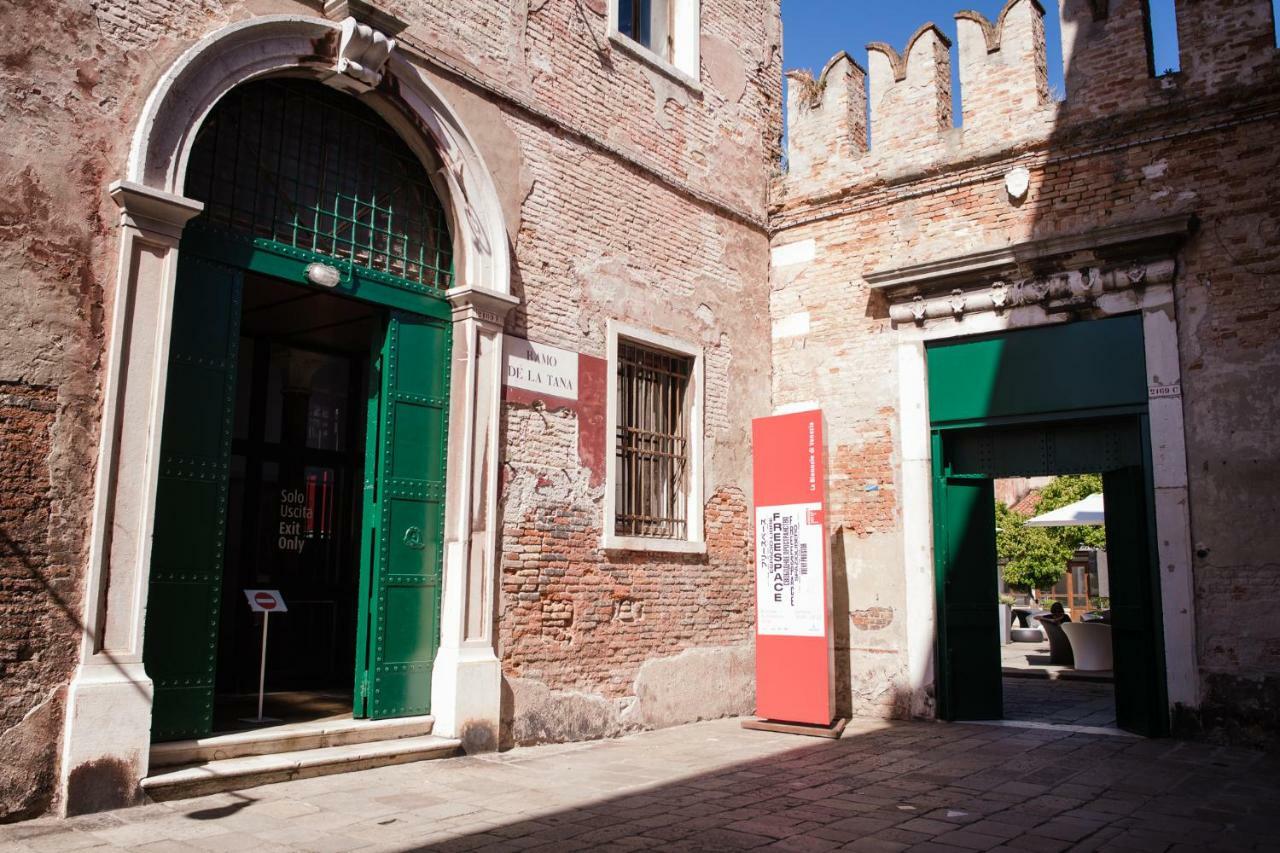 Venezia Biennale Bianco & Rosso Apartment Bagian luar foto