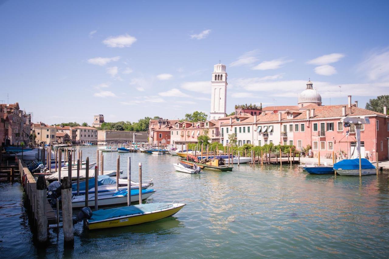 Venezia Biennale Bianco & Rosso Apartment Bagian luar foto